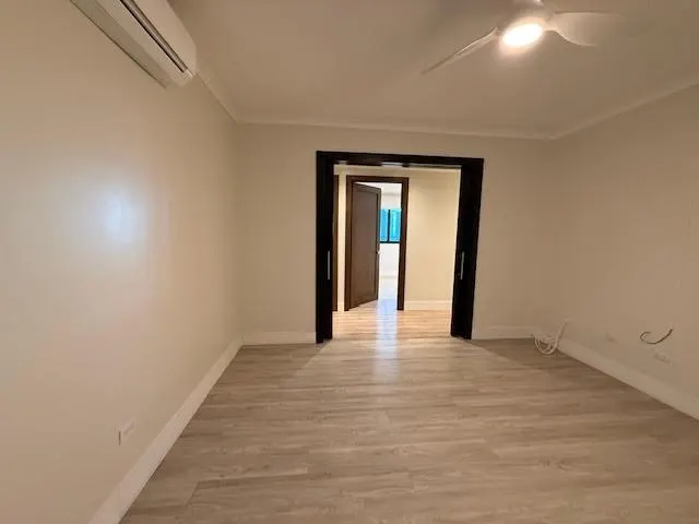 640