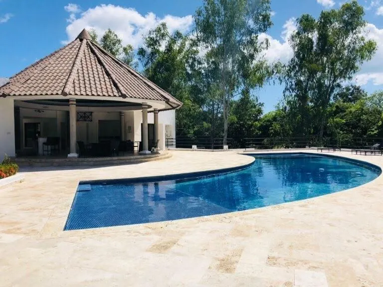 768