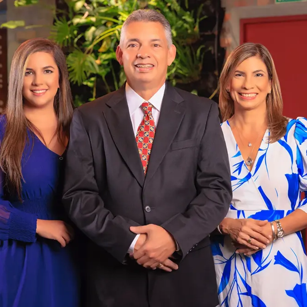 GRUPO UNIVAL - TEAM